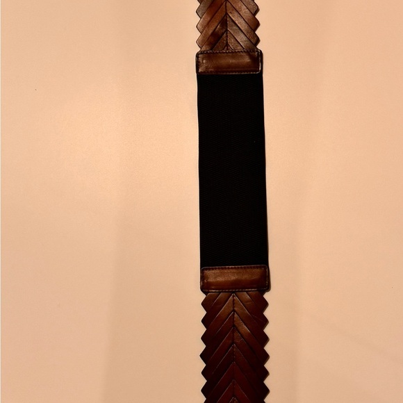 Stylish Women’s Brown Belt With Unique Design - Picture 2 of 4